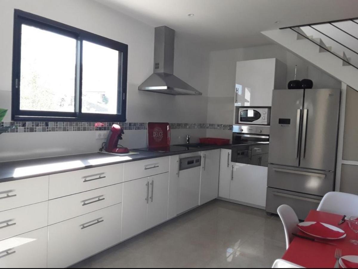 Villa En Bord De Plage Сет Экстерьер фото